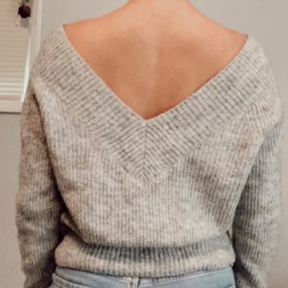 V neck grey sweater